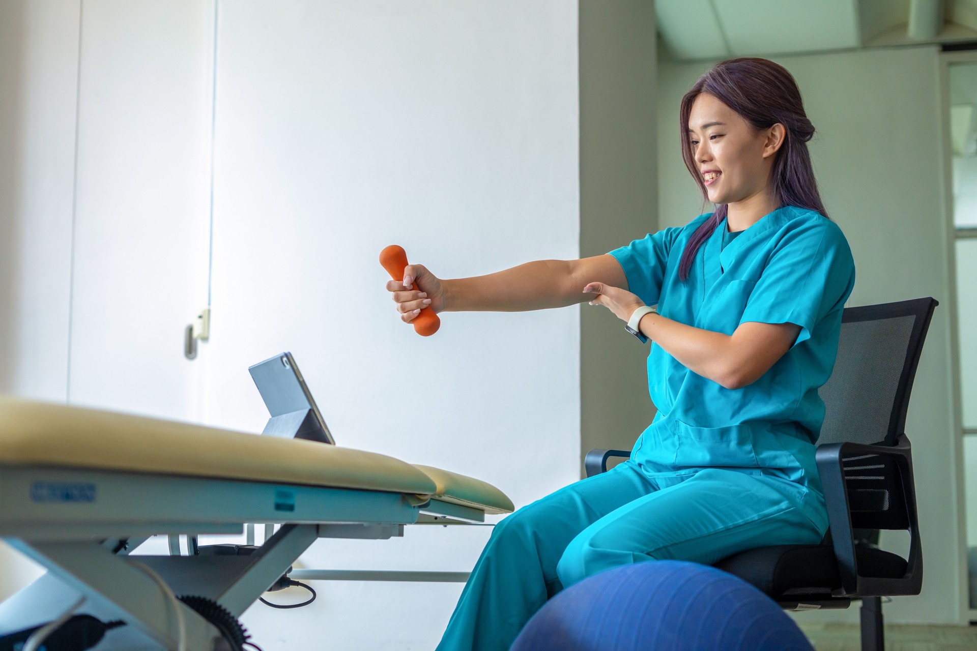 Physical therapist online appointment with patient
